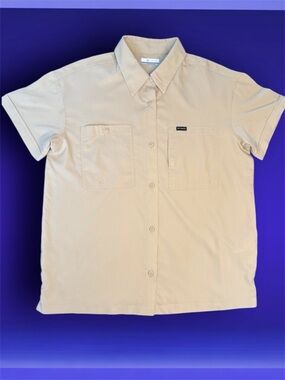 Columbia Men’s Short Sleeve Button-Down Shirt in Light Beige sz M